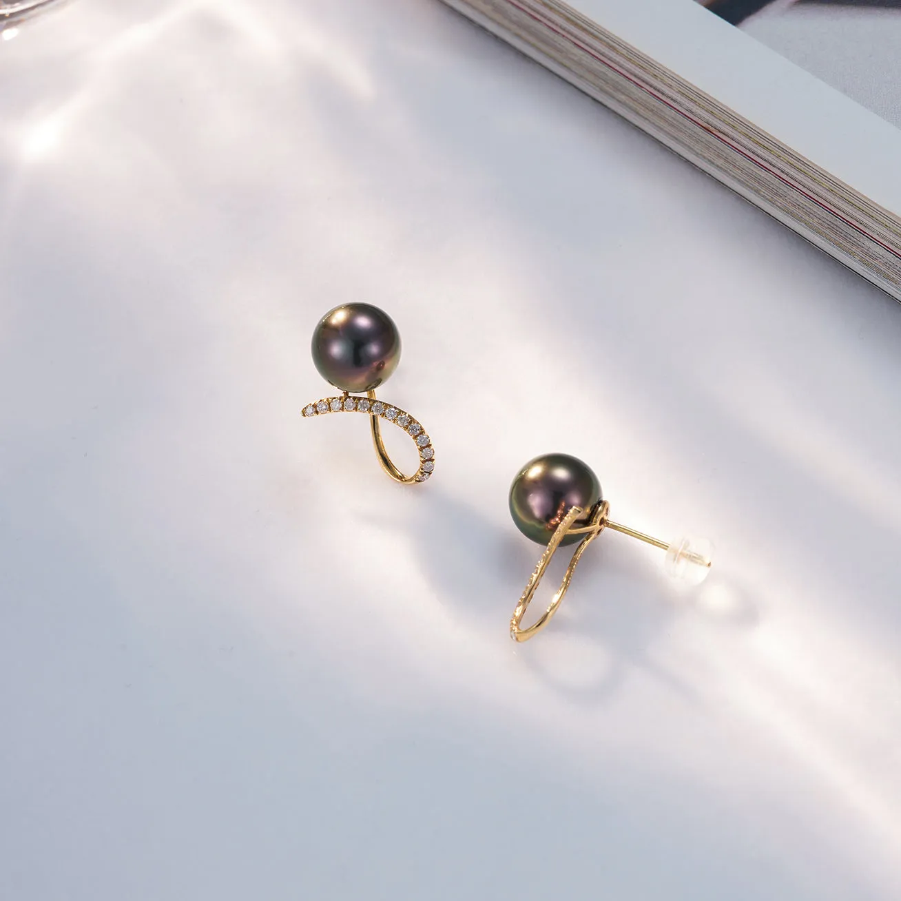 18K Gold Diamond Tahitian Pearl Earrings KE00133