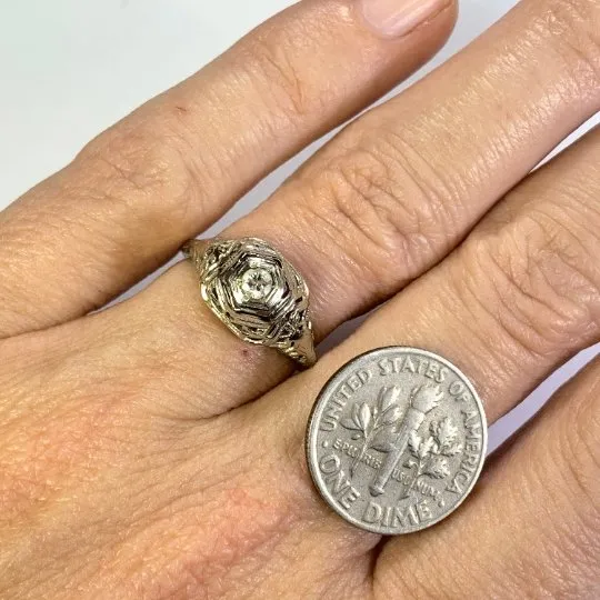 1920s Art Deco Diamond Engagement Ring in a 18K White Gold Filigree Setting. Estate Jewelry.