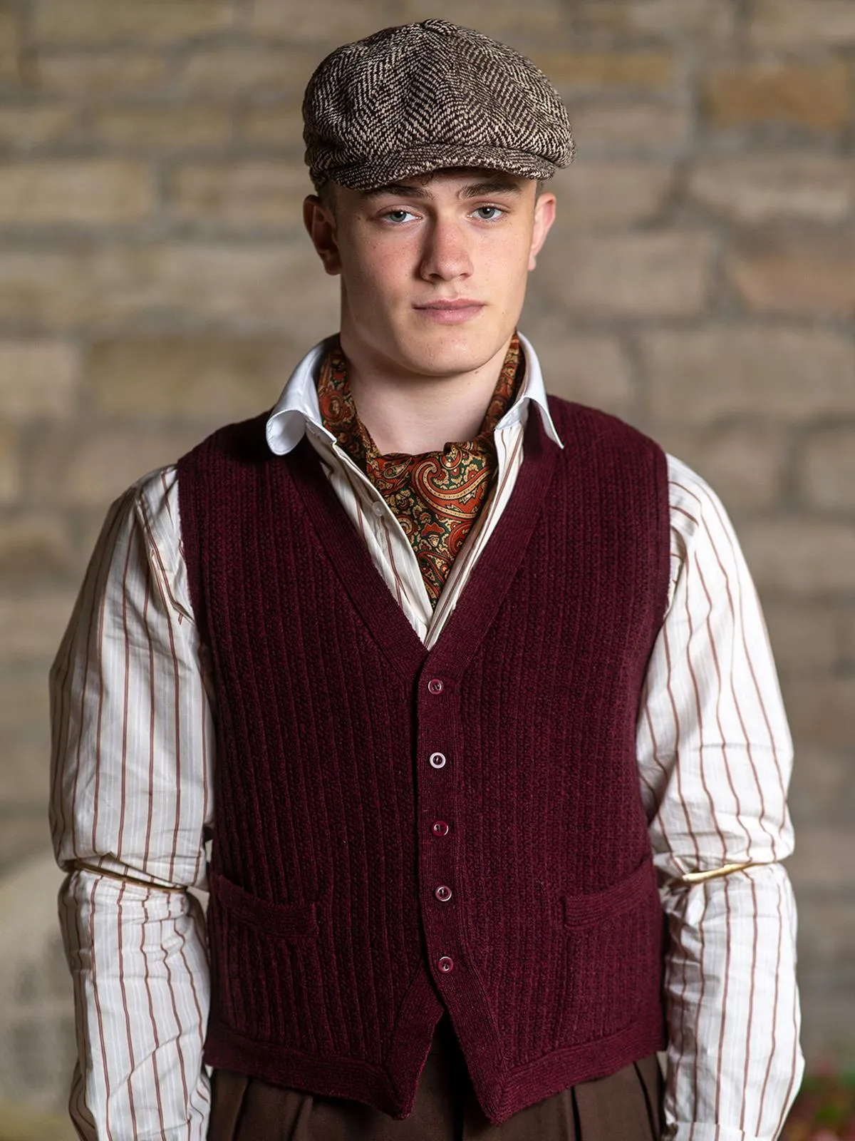 1940s Style Rufus Knitted Waistcoat in Cranberry Red