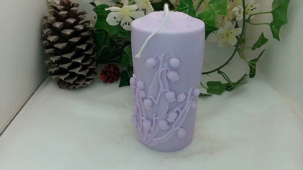 An elegant holiday Clean Cotton Lavender soy candle