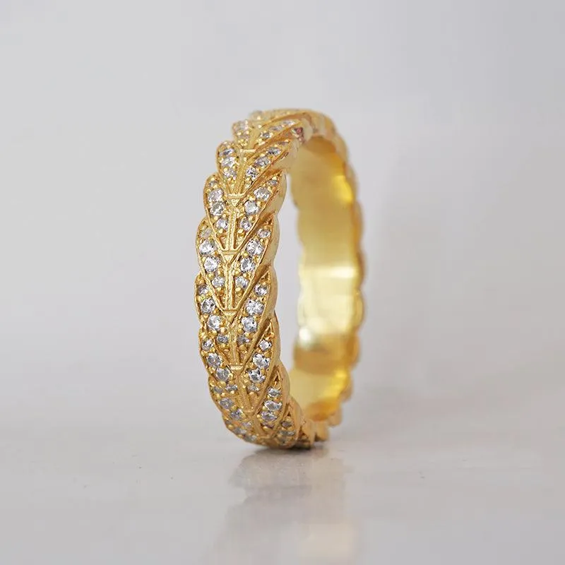 Arrow Diamond Ring in 14K and 18K Gold