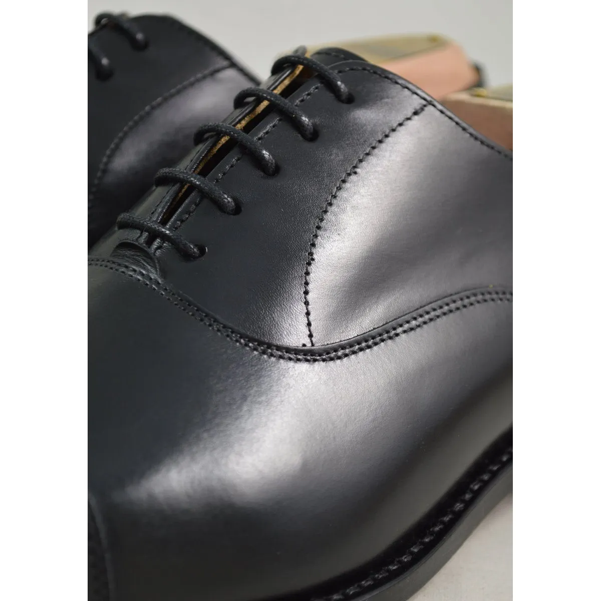 Berwick 1707 Straight Cap Oxford (2428) - Black Boxcalf