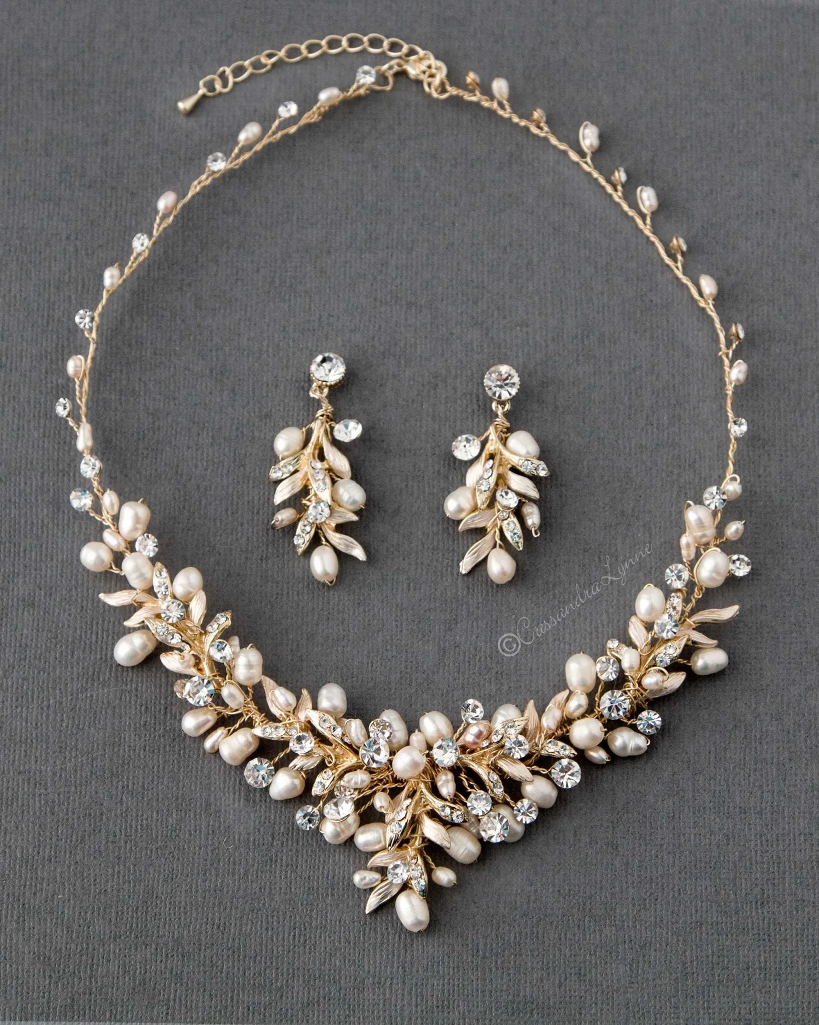 Bridal Necklace Set of Pearls and Crystals