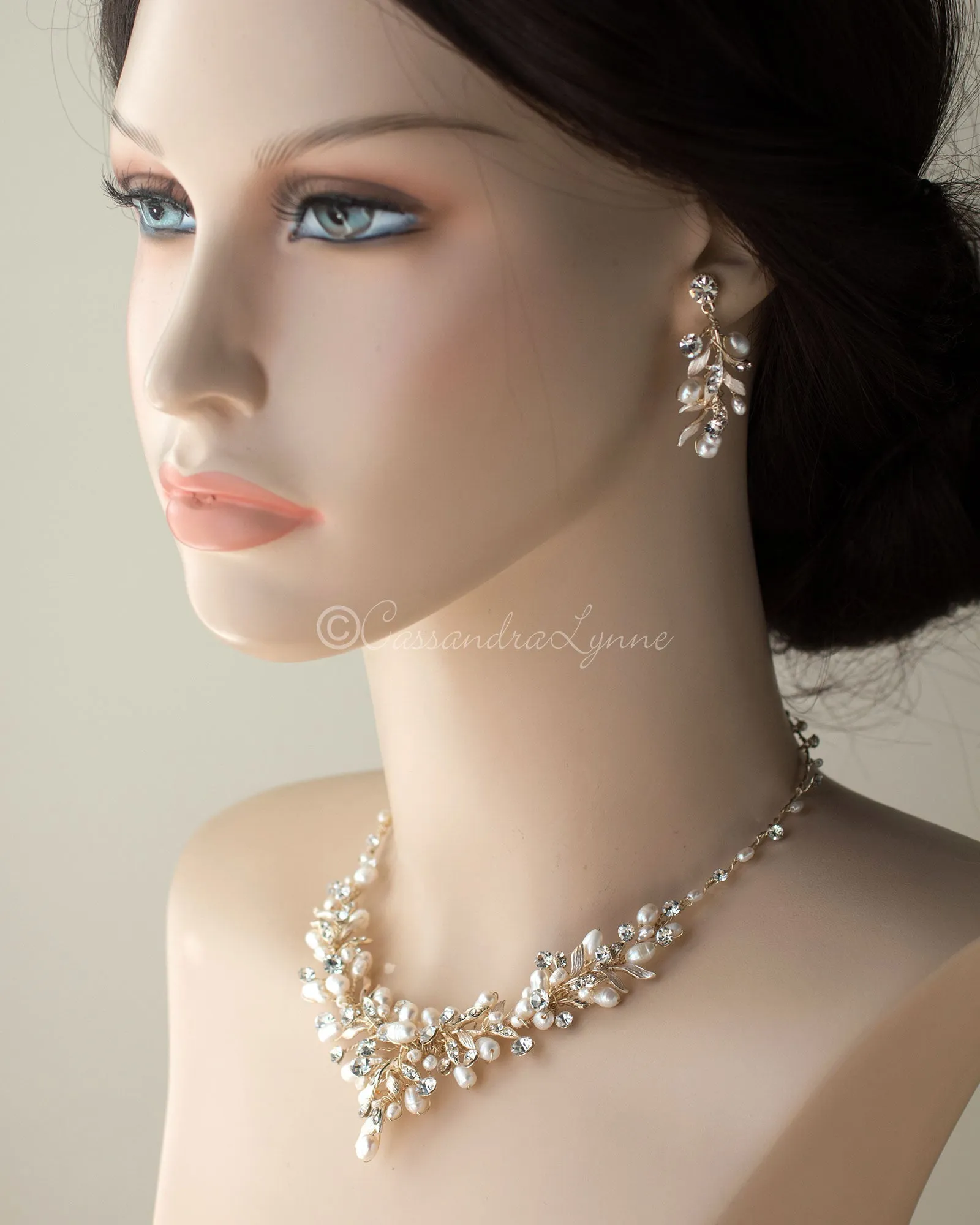 Bridal Necklace Set of Pearls and Crystals