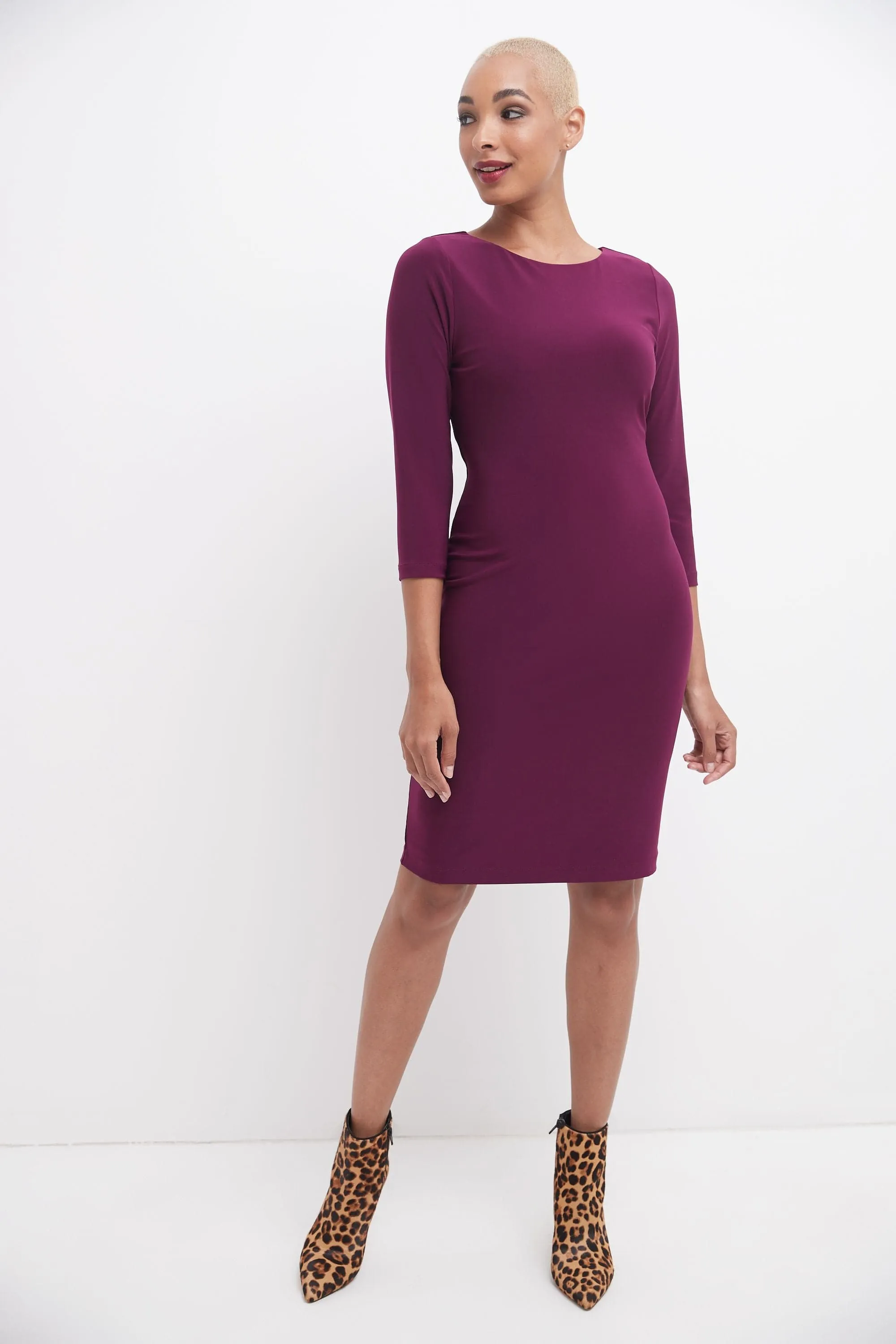 Form-Fitting Shift Dress with 3/4 Sleeves