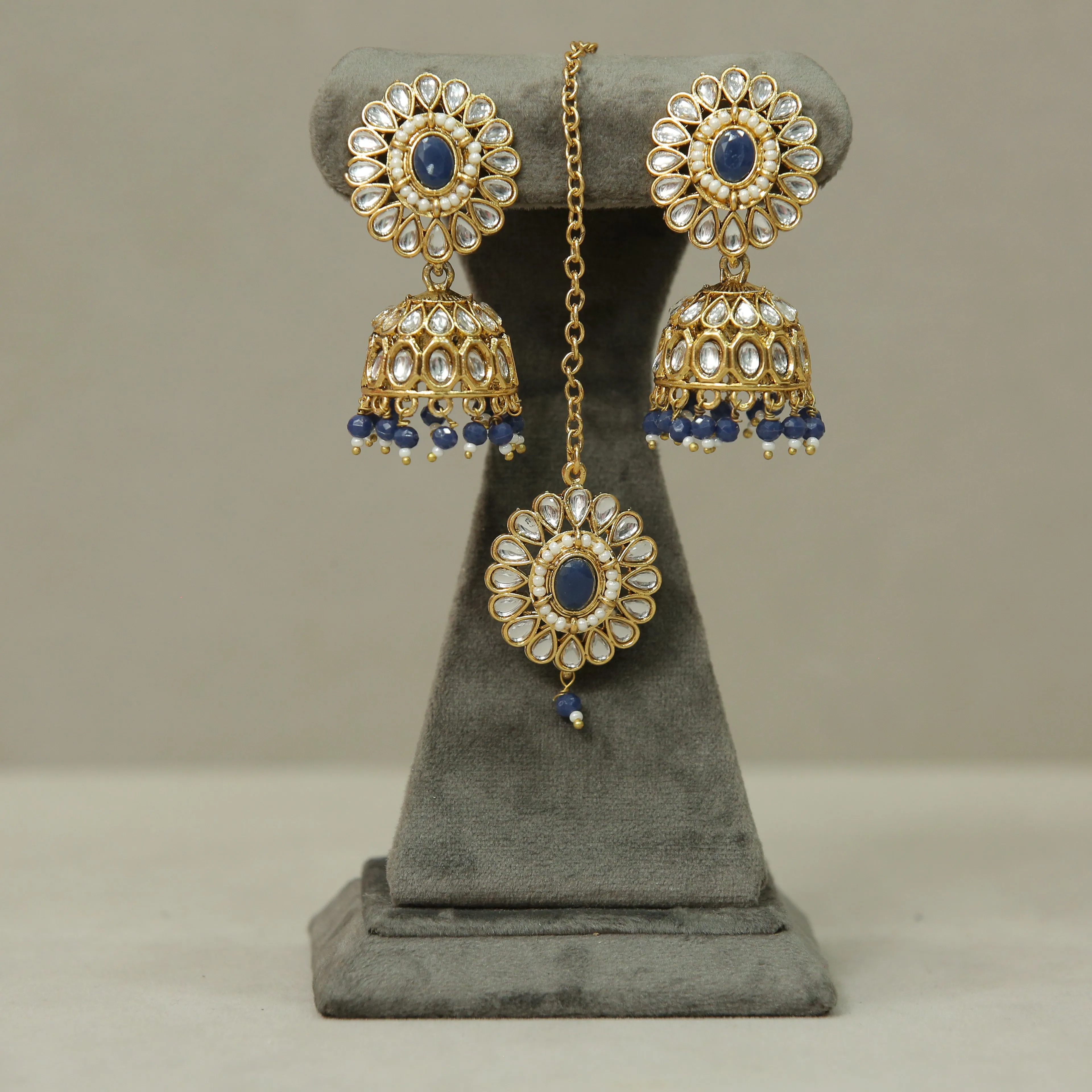 Kavya Kundan Earrings And Tikka