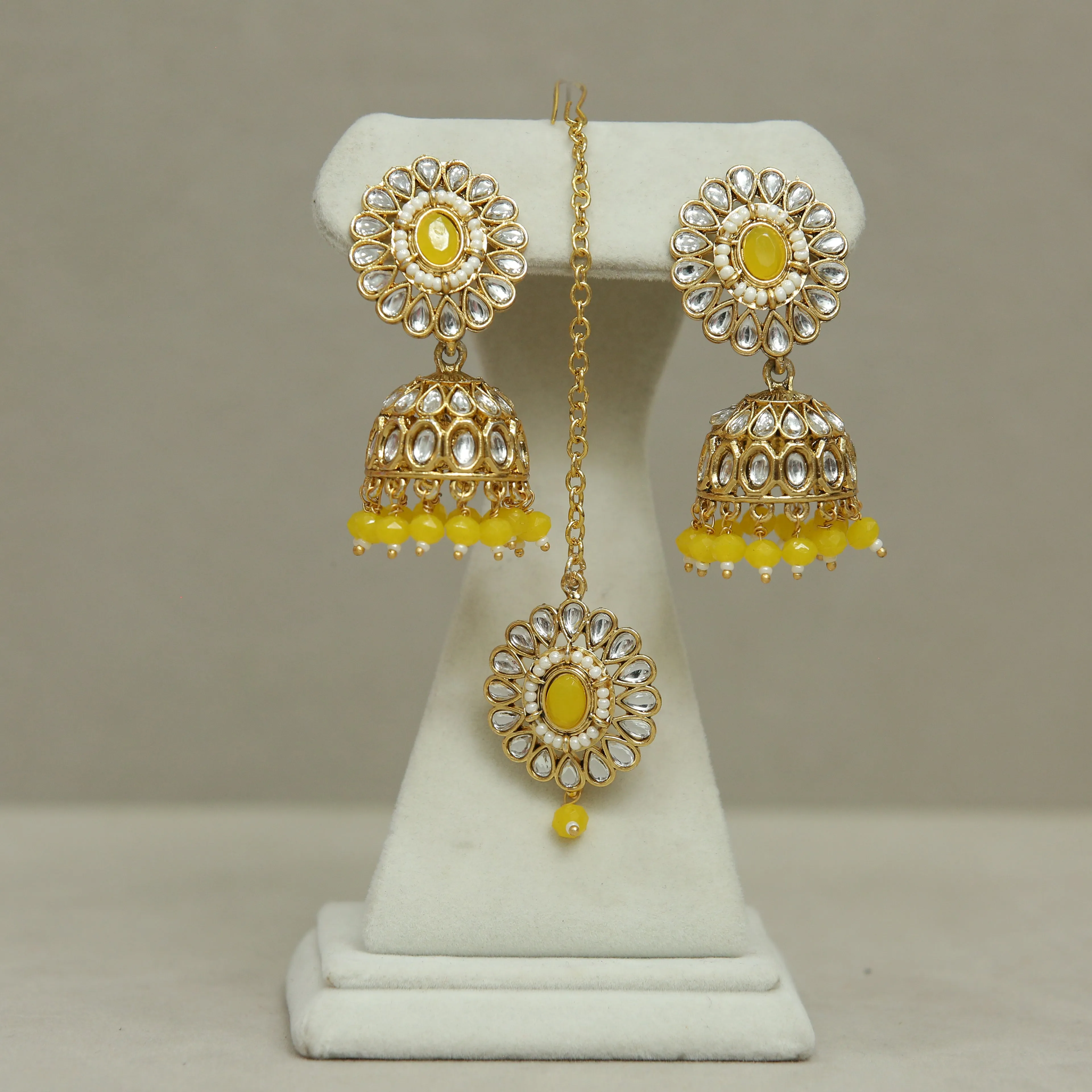 Kavya Kundan Earrings And Tikka