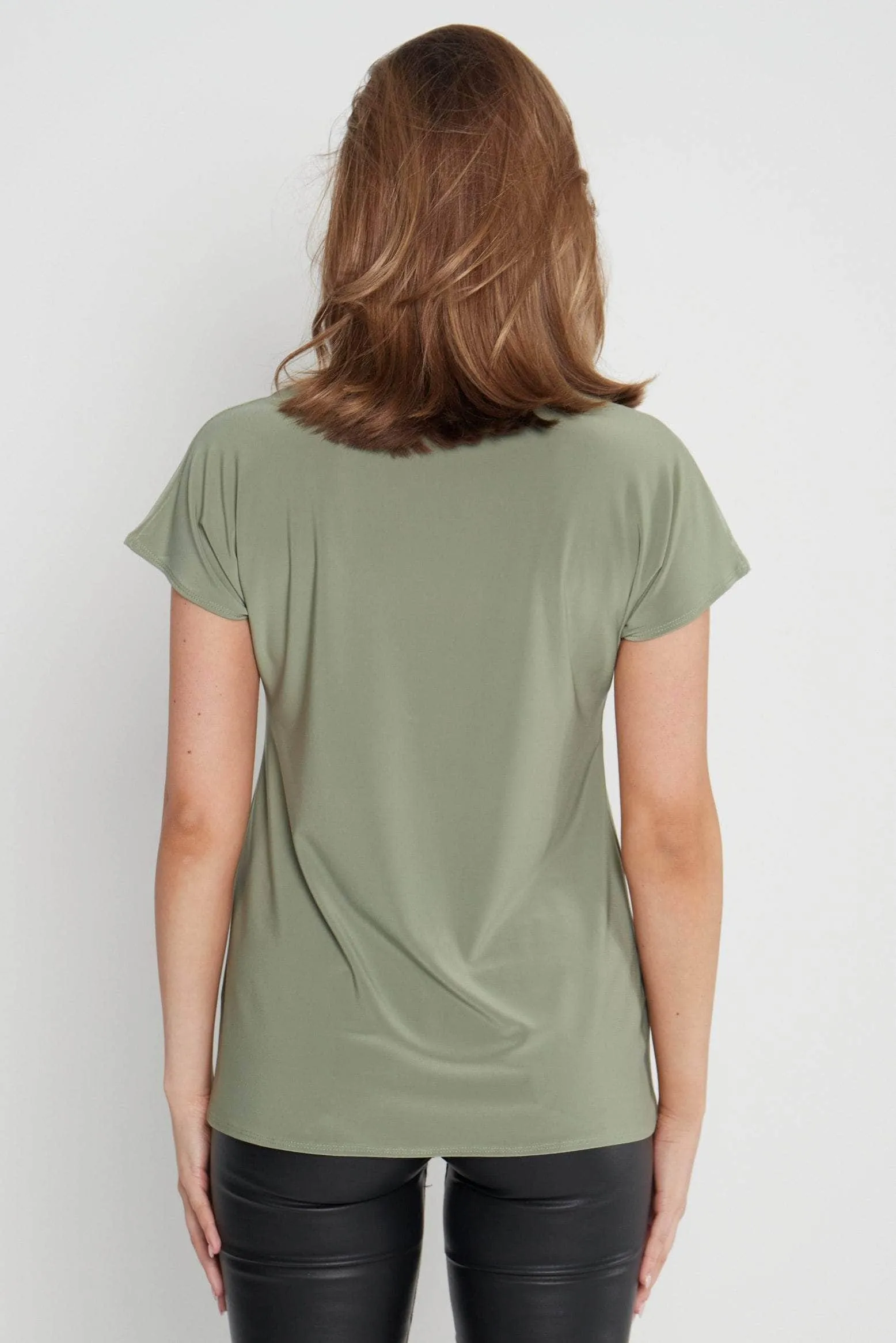 Saloos Essential Extended-Shoulder Top with Necklace