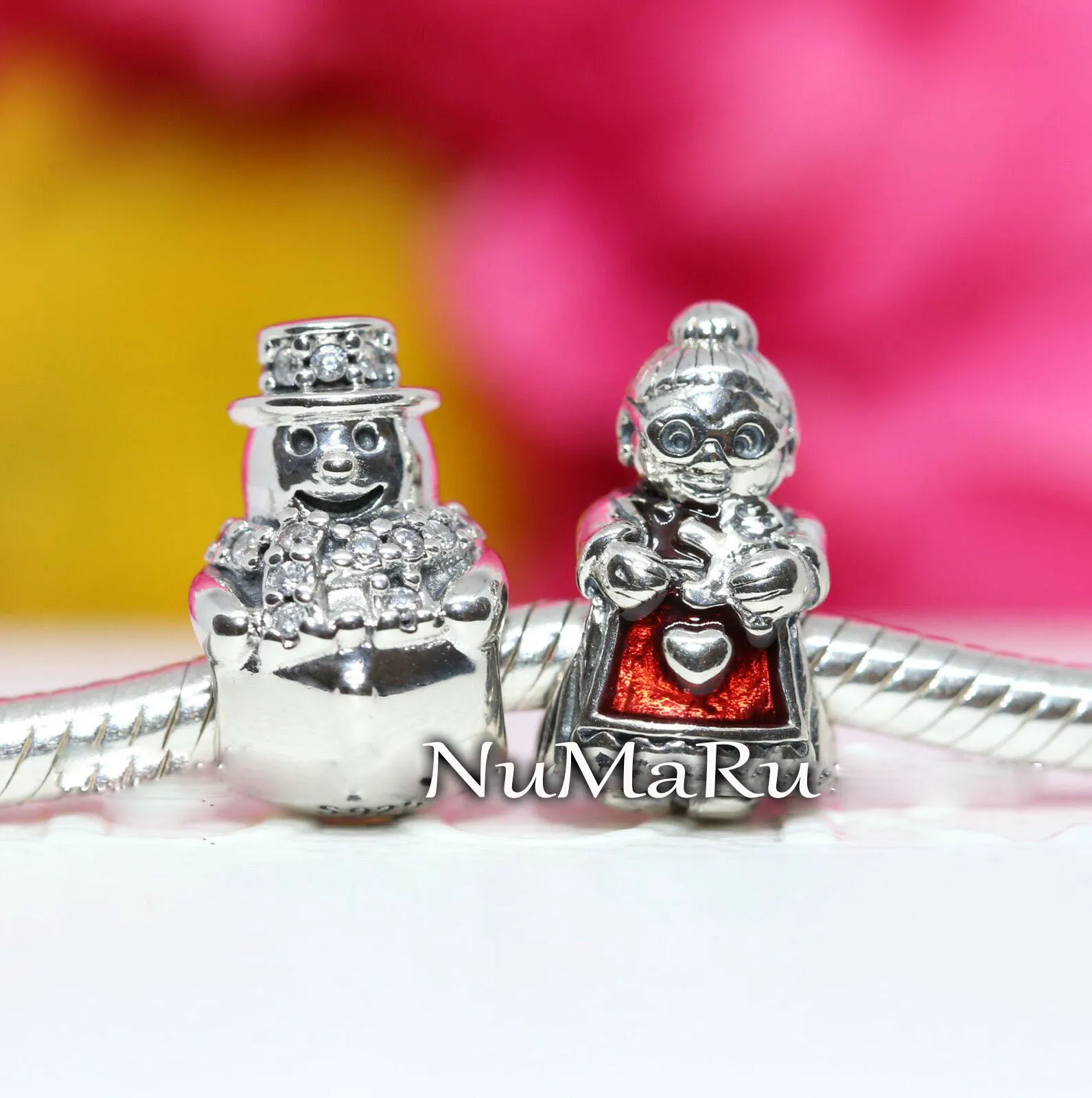 Snowman And Mrs. Santa Claus Christmas Gift Set Charm